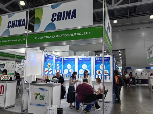 Fujian Taian schijnt op Rosupack 2025 in Moskou, Rusland